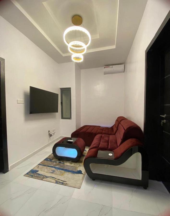 Urban Retreat Luxury Shortlet Apartment Lekki Ajah Lagos With Pool And Gym מראה חיצוני תמונה