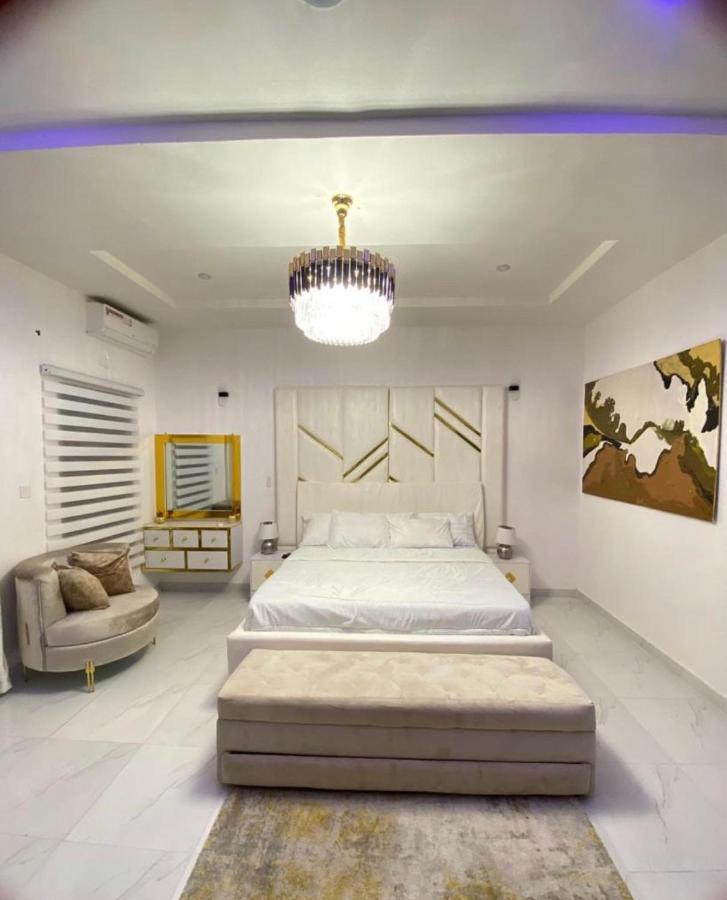 Urban Retreat Luxury Shortlet Apartment Lekki Ajah Lagos With Pool And Gym מראה חיצוני תמונה
