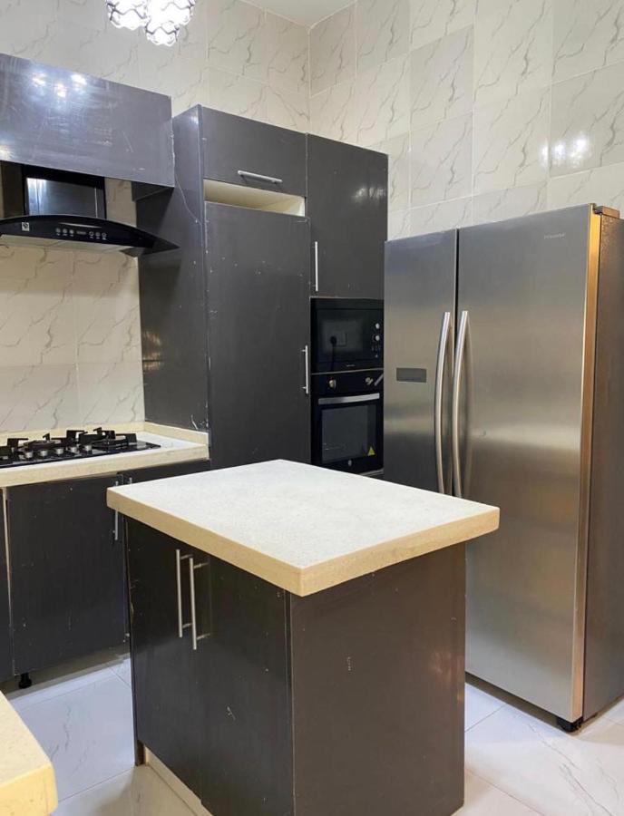 Urban Retreat Luxury Shortlet Apartment Lekki Ajah Lagos With Pool And Gym מראה חיצוני תמונה