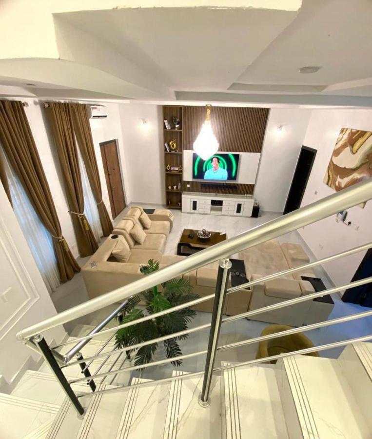 Urban Retreat Luxury Shortlet Apartment Lekki Ajah Lagos With Pool And Gym מראה חיצוני תמונה
