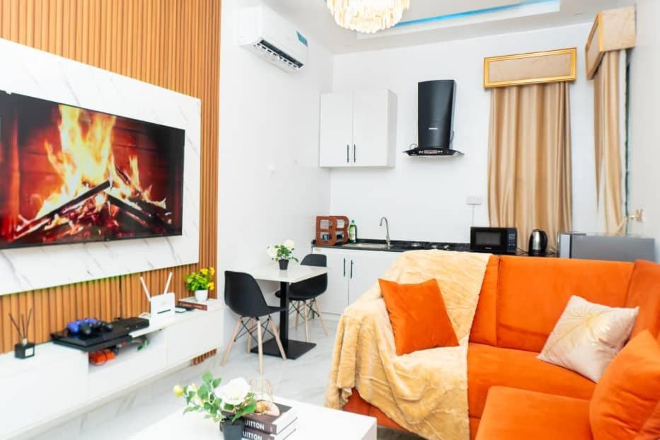 Urban Retreat Luxury Shortlet Apartment Lekki Ajah Lagos With Pool And Gym מראה חיצוני תמונה