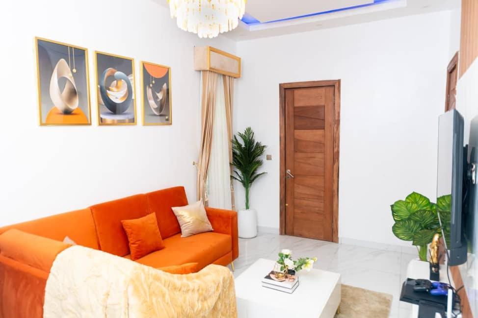 Urban Retreat Luxury Shortlet Apartment Lekki Ajah Lagos With Pool And Gym מראה חיצוני תמונה