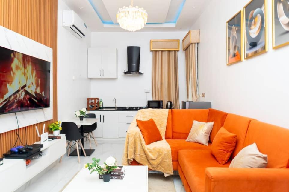 Urban Retreat Luxury Shortlet Apartment Lekki Ajah Lagos With Pool And Gym מראה חיצוני תמונה