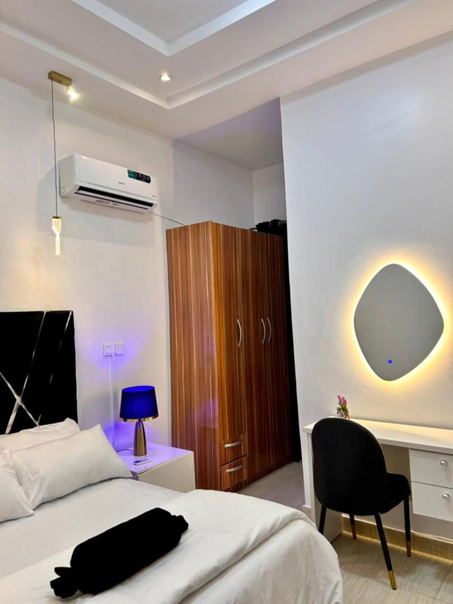 Urban Retreat Luxury Shortlet Apartment Lekki Ajah Lagos With Pool And Gym מראה חיצוני תמונה