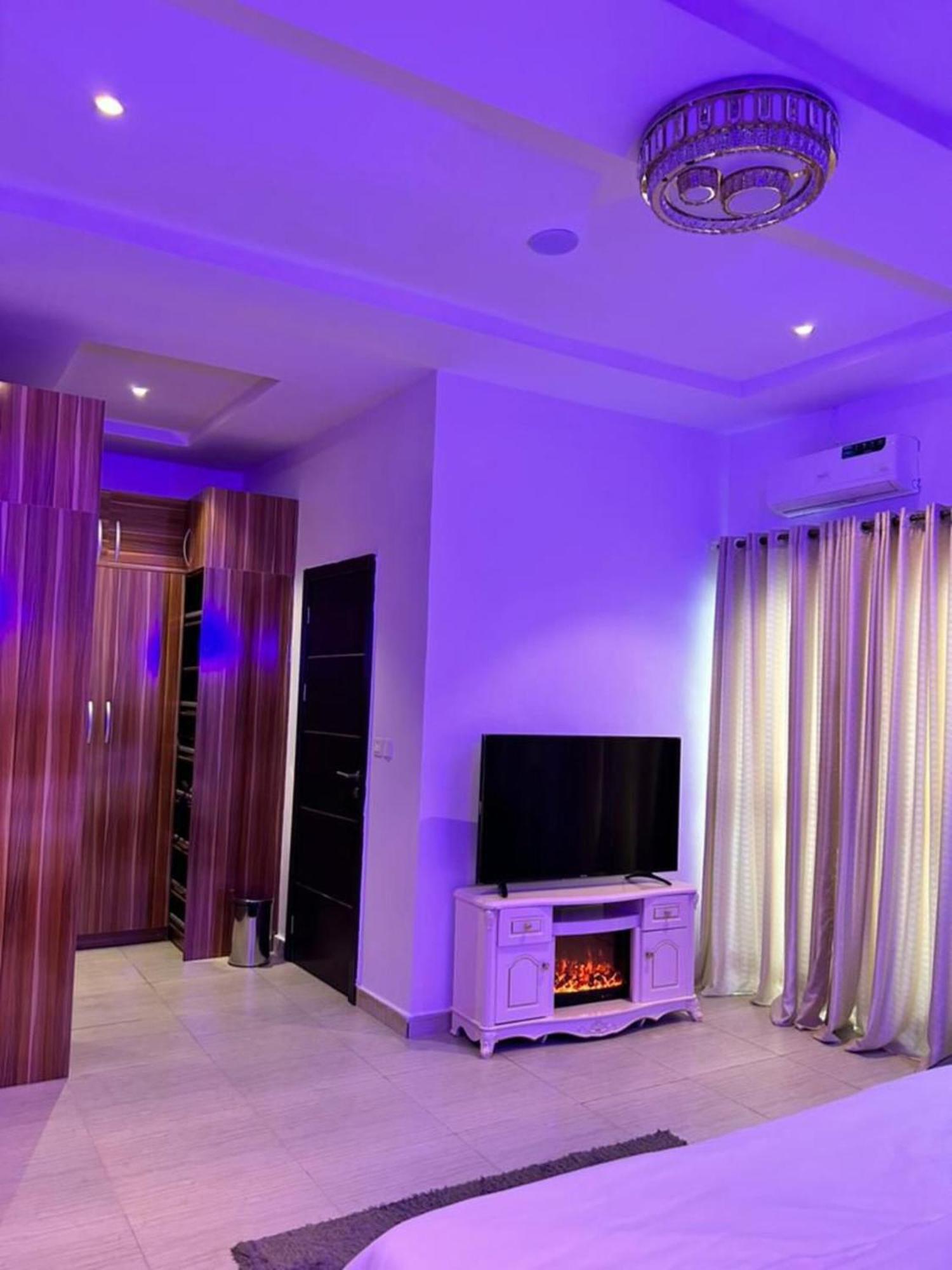 Urban Retreat Luxury Shortlet Apartment Lekki Ajah Lagos With Pool And Gym מראה חיצוני תמונה